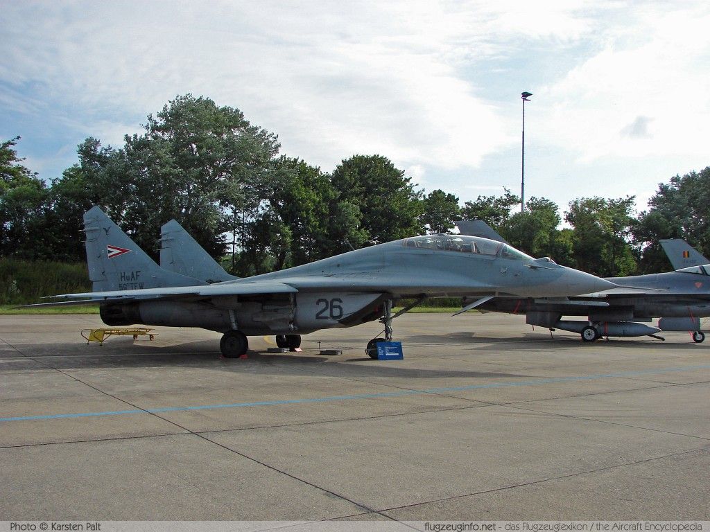 mig-29ub_hungarianaf_26_1_od08_zpsb74914a8.jpg