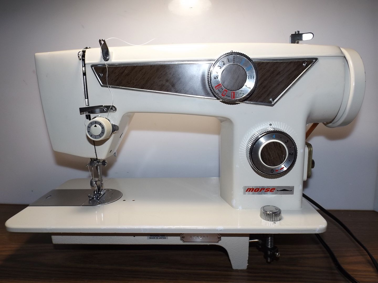 TOYOTA MORSE 450 Industrial Strength HEAVY DUTY Sewing Machine 1.3 AMP