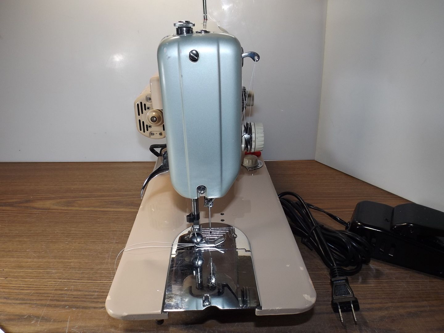 TOYOTA Industrial Strength HEAVY DUTY Sewing Machine 16 OZ TOOLING